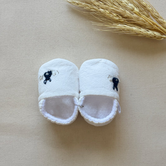 Zapatitos - Blancos con conejito azul