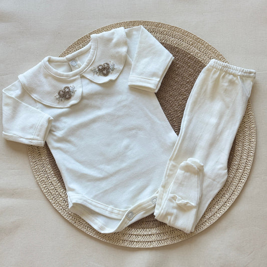 Set algodón - Blanco con florcita beige