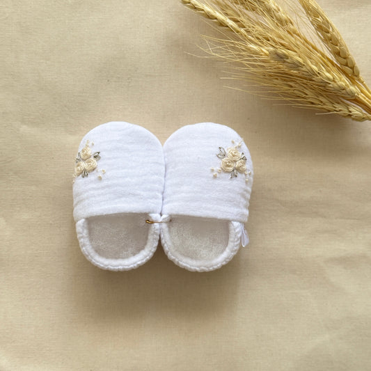 Zapatitos - Blanco con flores crema