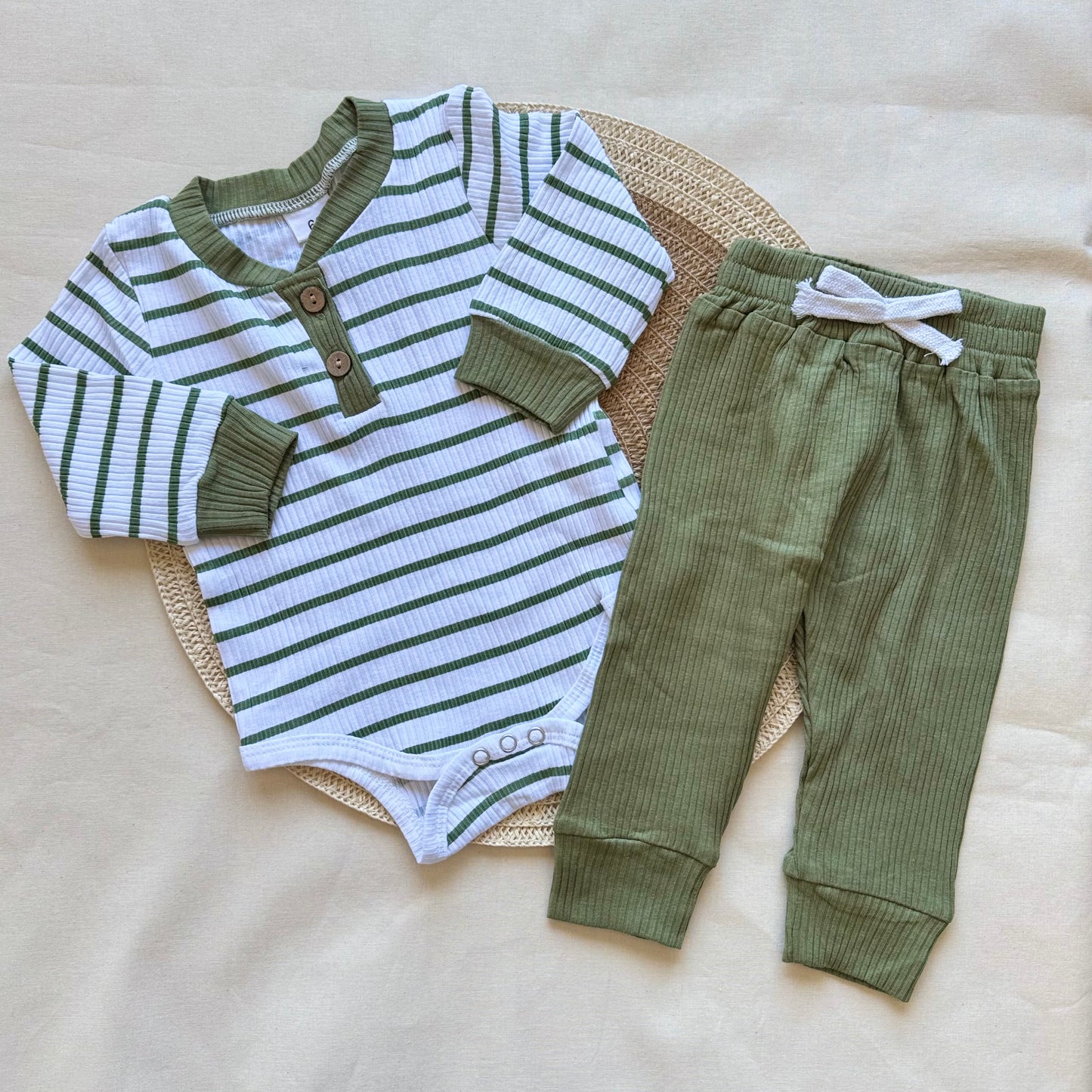 Body y pantalón - Verde a rayas