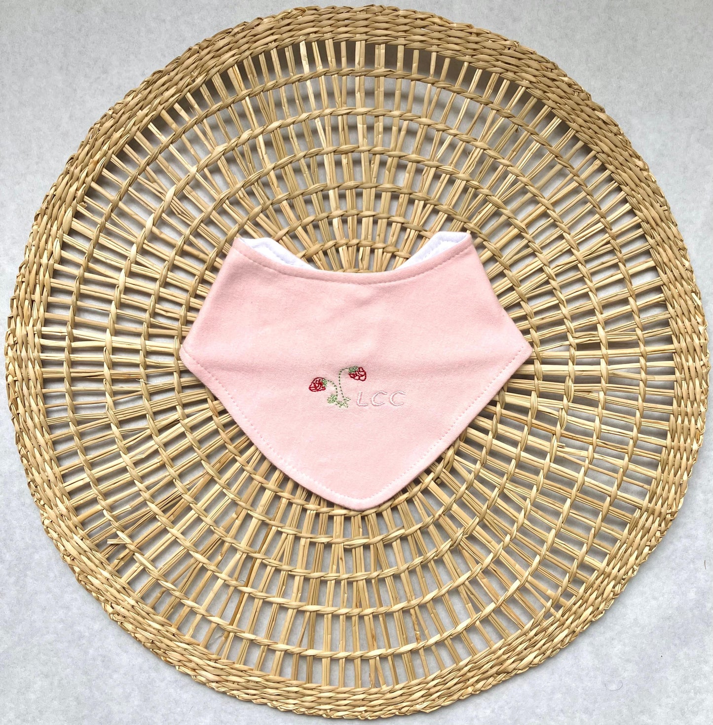 Babero bandana bordado - Florcitas