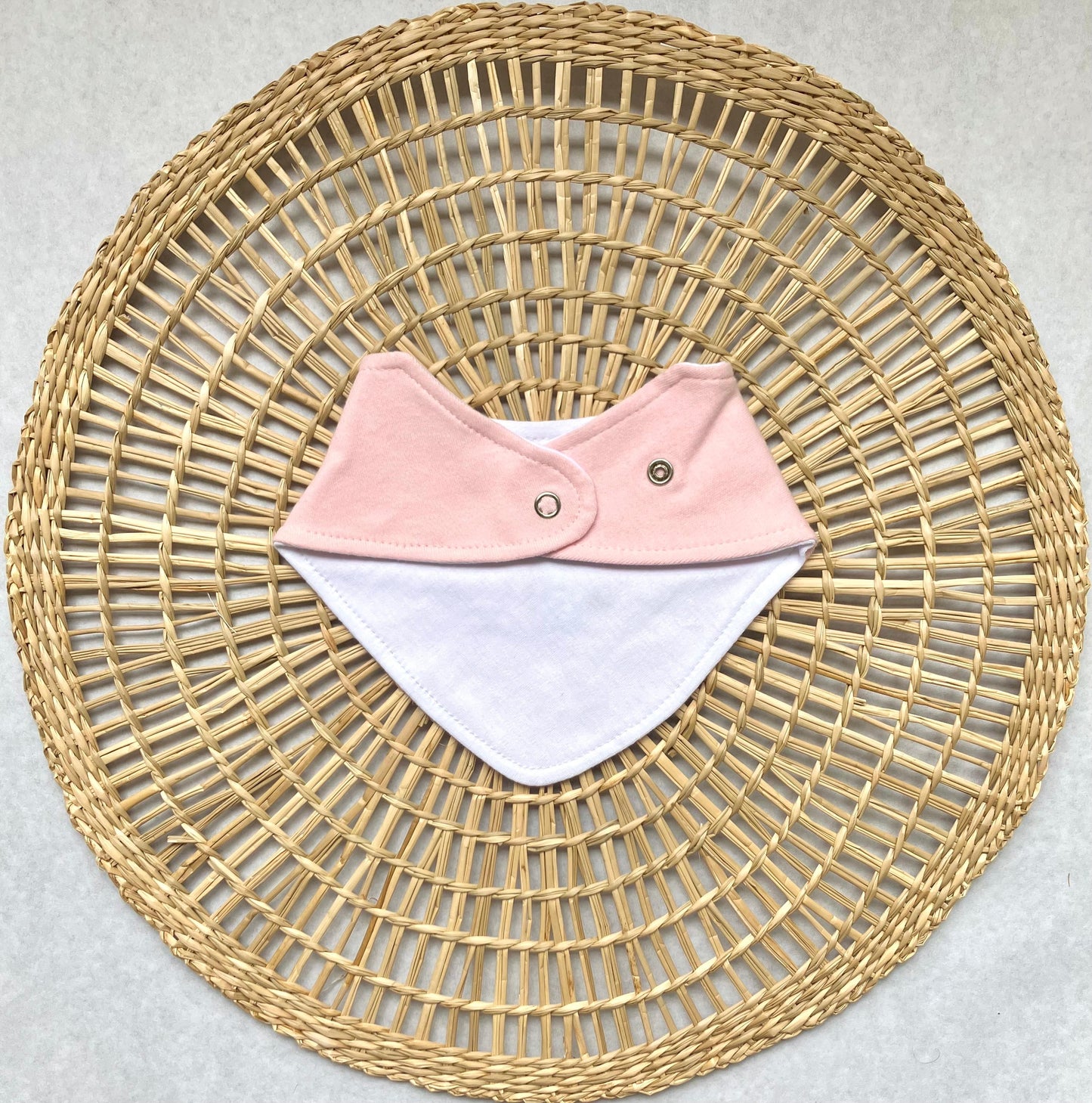 Babero bandana bordado - Florcitas