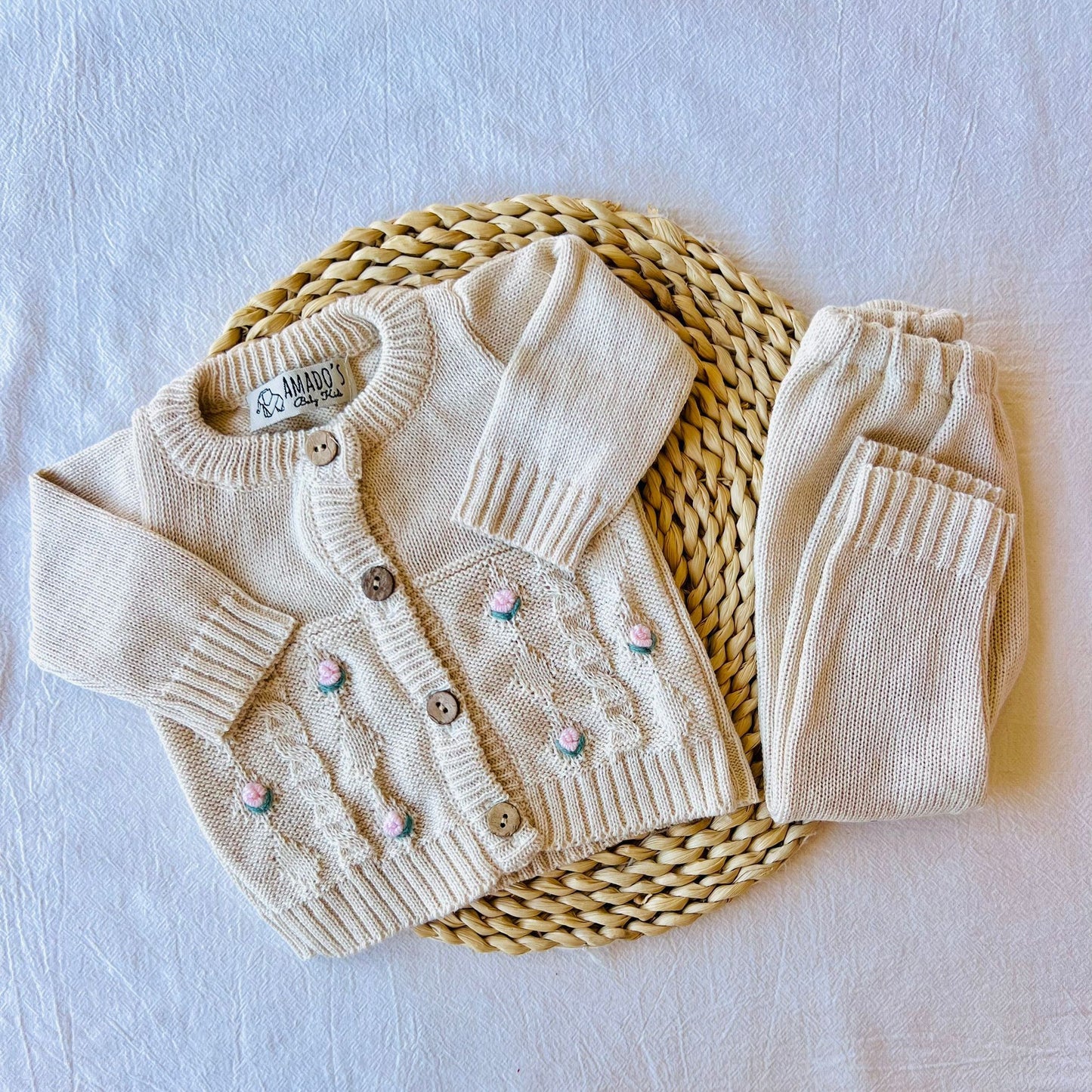 Conjunto tejido - Beige con florcitas