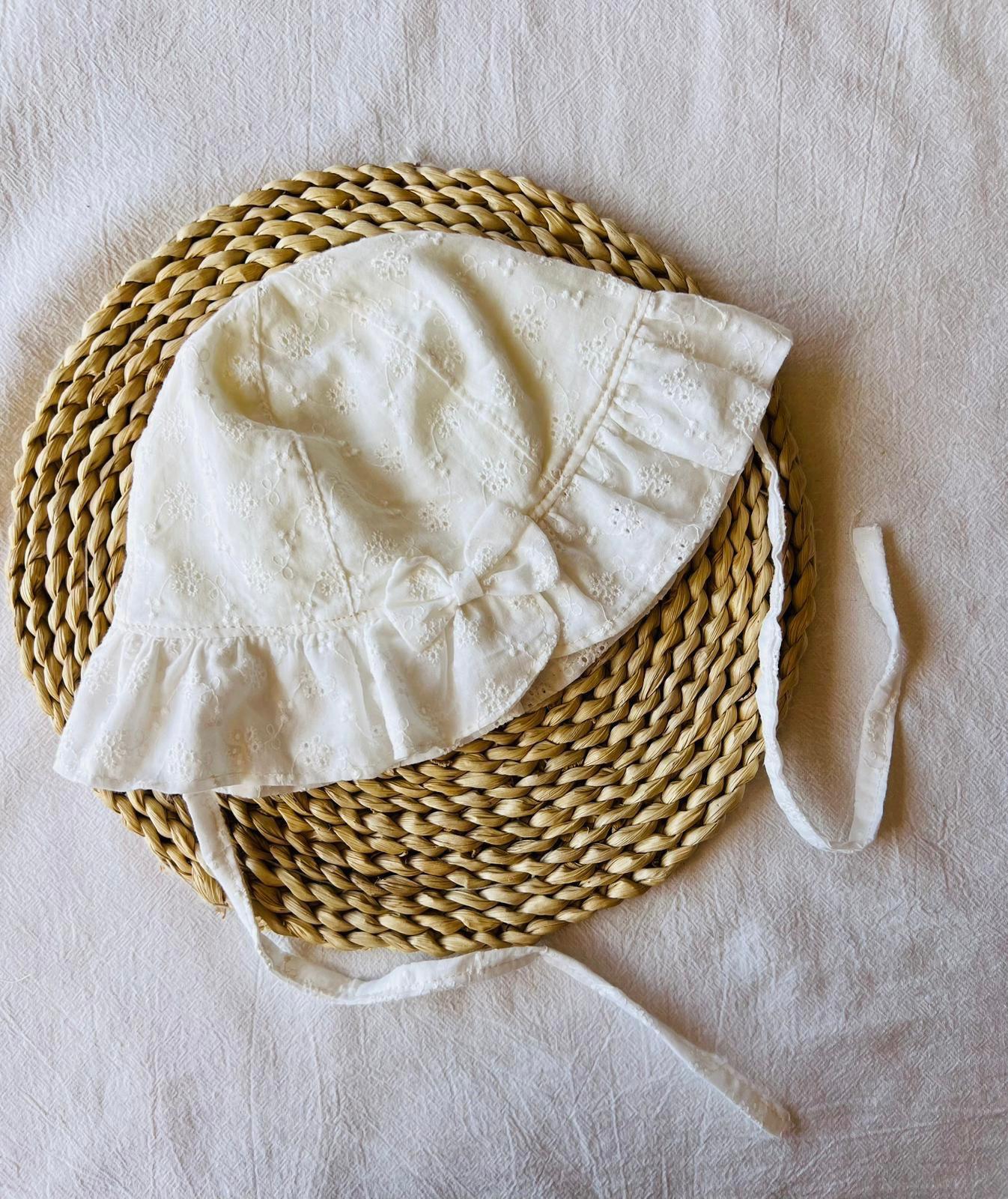 Capelina - Blanca con moñito