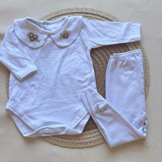 Set algodón - Blanco azulado con florcita beige