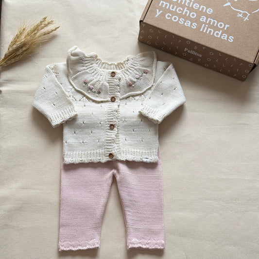 Conjunto tejido - Beige y rosa cuellito con florcitas