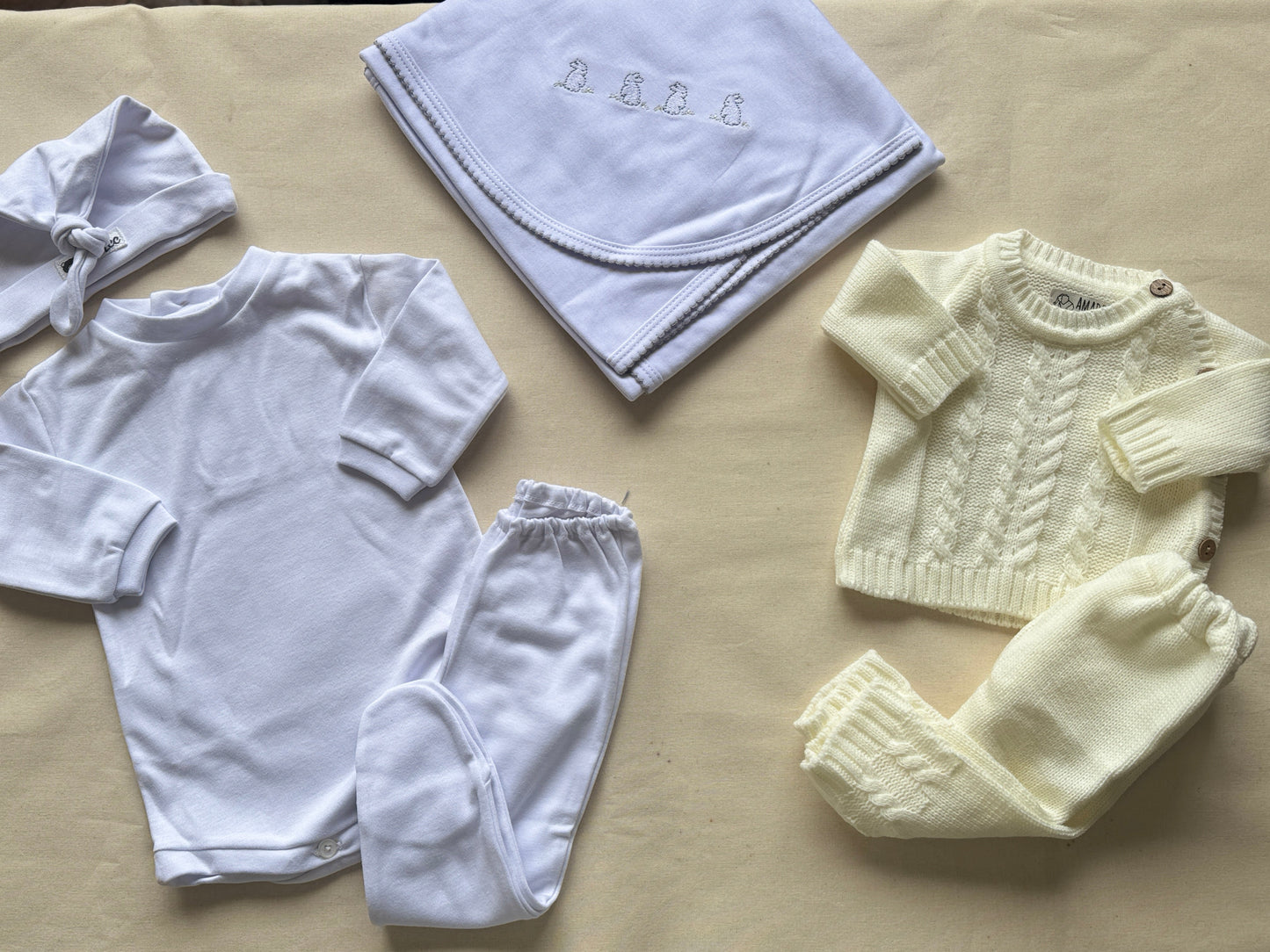 Baby box- Crudo y blanco (0/3M)