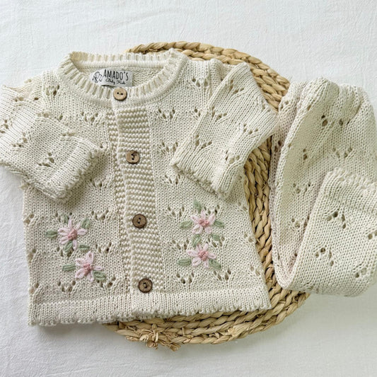 Conjunto hilo -Beige con florcitas rosa