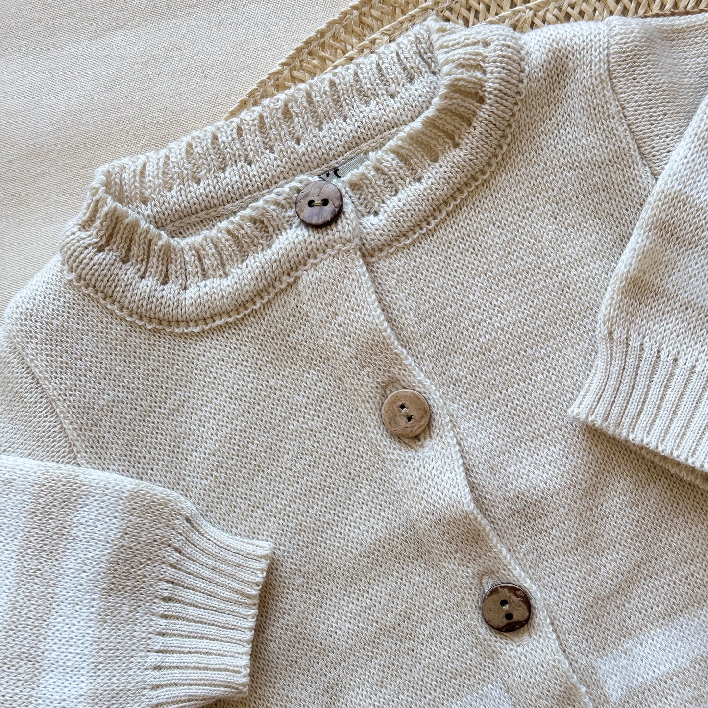 Conjunto hilo - Beige con rayas blancas