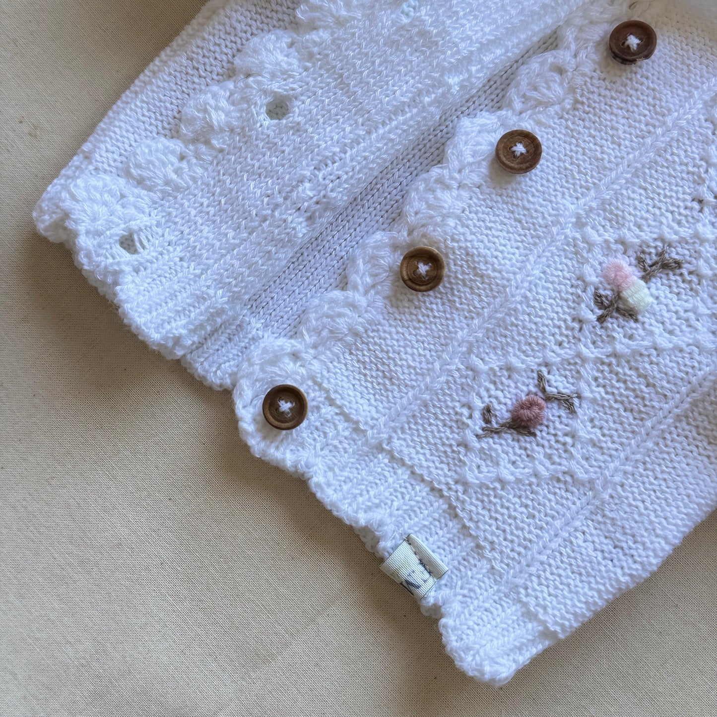 Conjunto hilo - Blanco florcitas bordadas