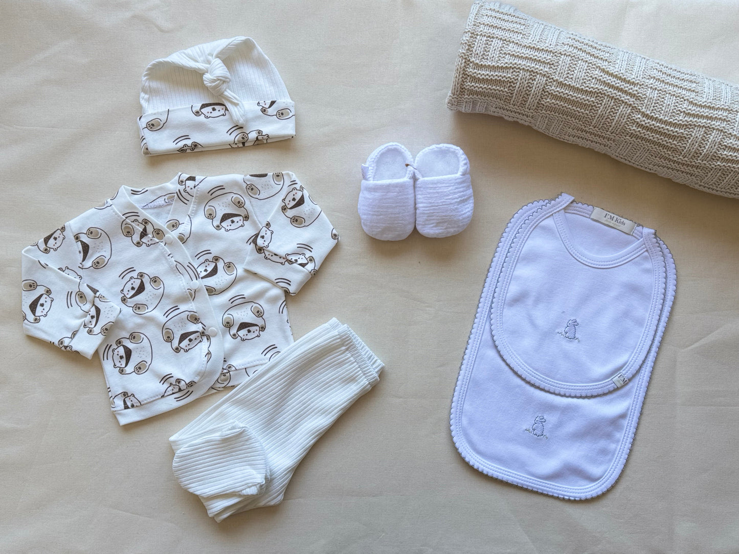 Baby box - Beige y blanco (RN)