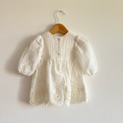 Vestido blanco -  Muselina con galón crochet