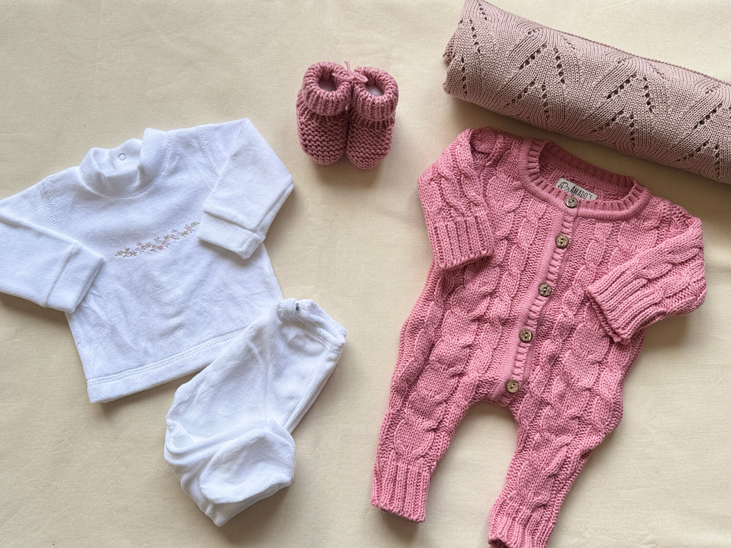Baby box- Piel durazno blanco y rosa (RN/3M)