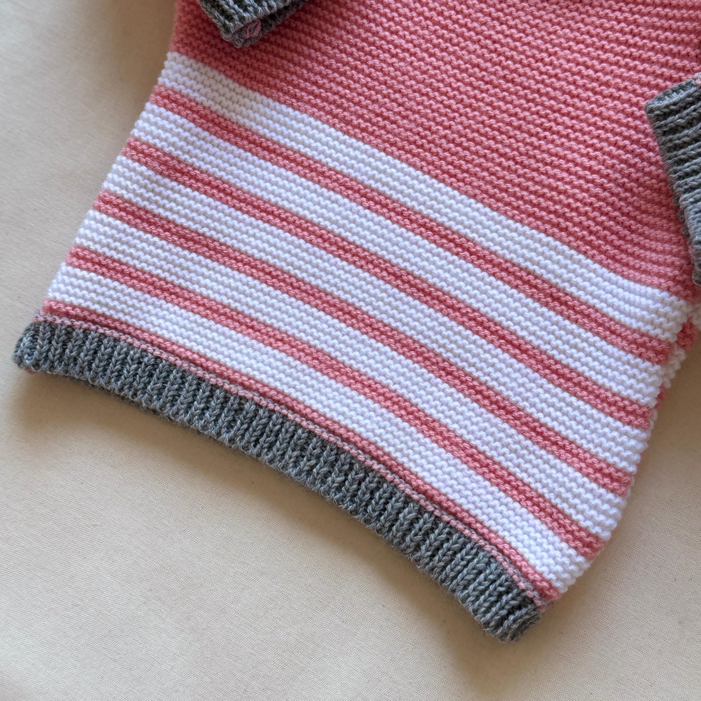 Conjunto tejido - Rosa y gris a rayas