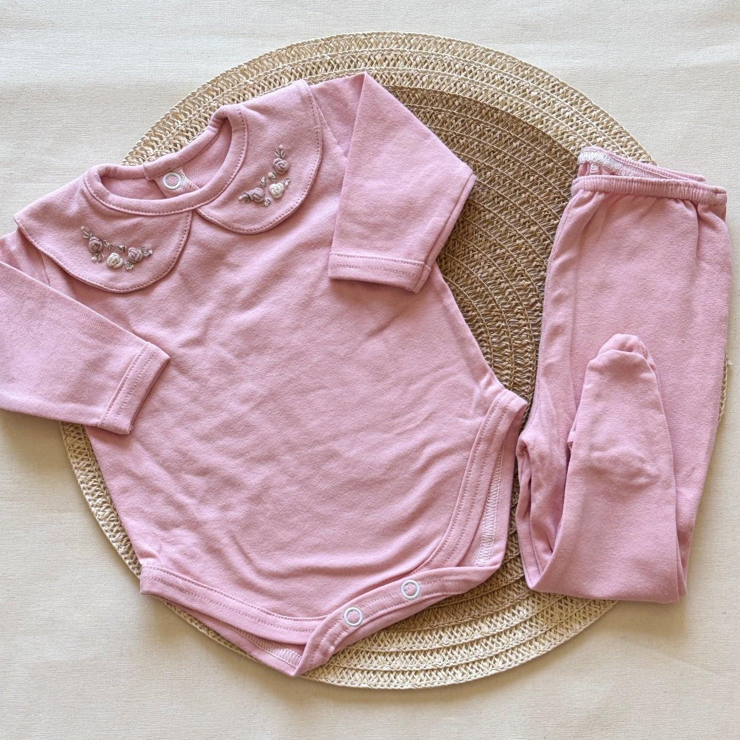 Set algodón - Rosa con florcitas blancas y rosas