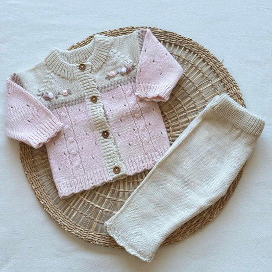 Conjunto tejido - Rosa y beige con bordado