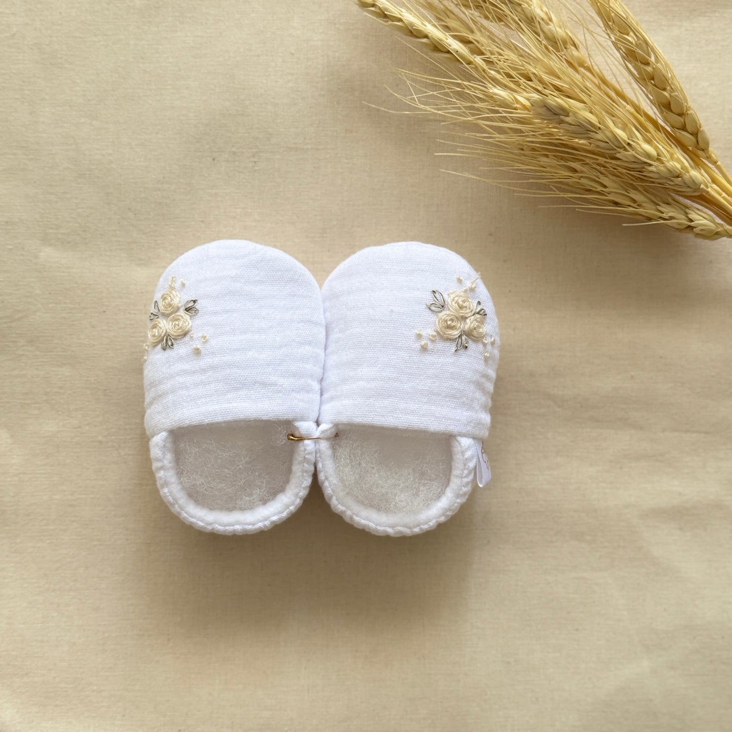 Zapatitos - Blanco con flores crema