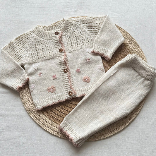 Conjunto hilo - Beige y rosa con florcitas