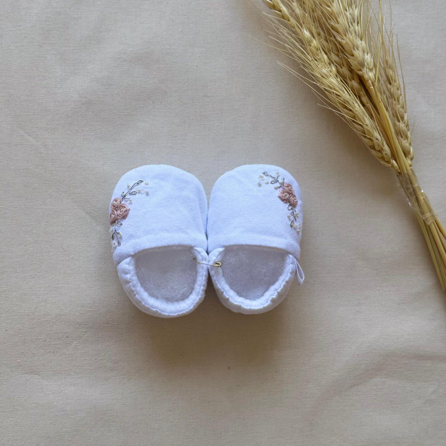 Zapatitos - Blanco con flor rosa