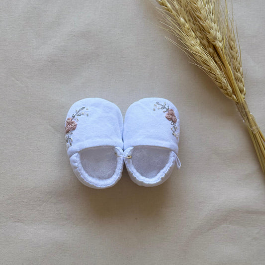 Zapatitos - Blanco con flor rosa