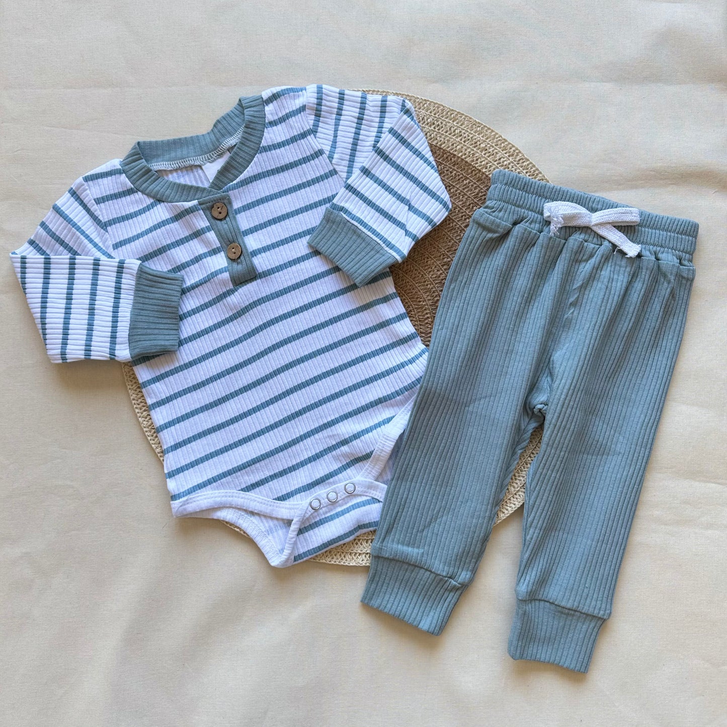 Body y pantalón - Celeste a rayas