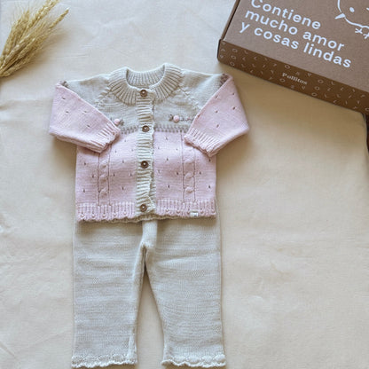 Conjunto tejido - Rosa y beige con bordado