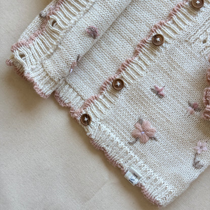 Conjunto hilo - Beige y rosa con florcitas