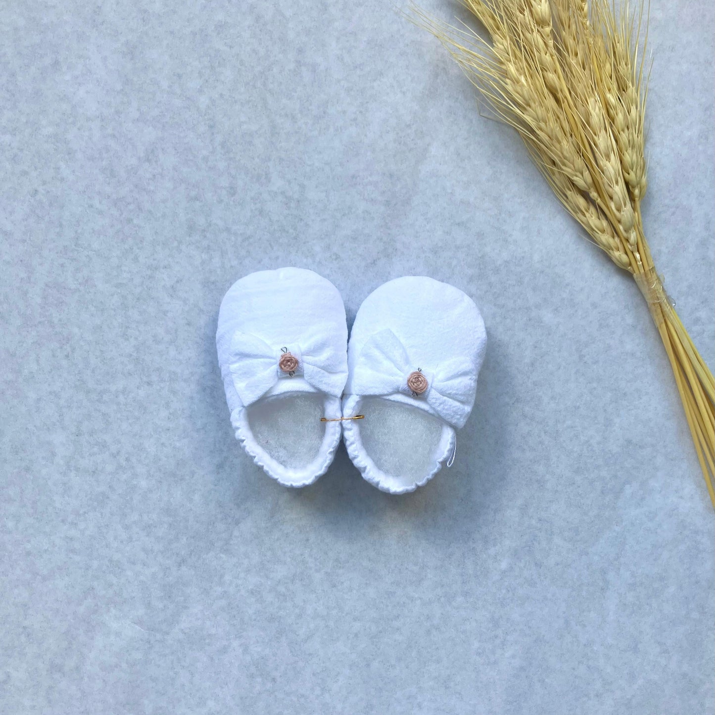 Zapatitos - Moña con flor rosa