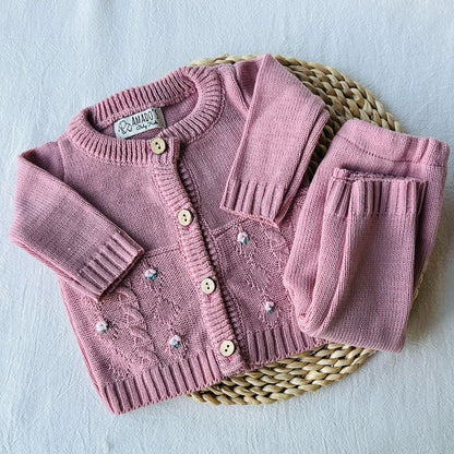 Conjunto tejido - Rosa viejo con florcitas